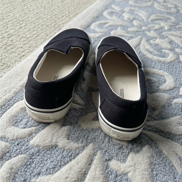 Tom’s Fenix slip on sneakers. - Picture 3 of 5